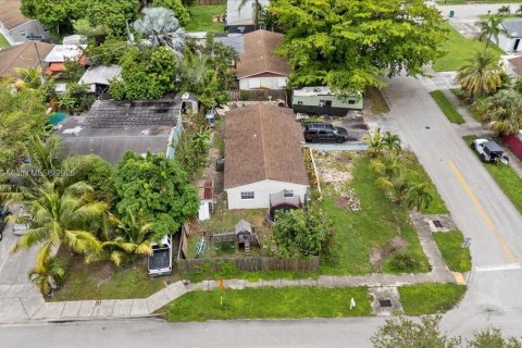 Casa en venta en Fort Lauderdale, Florida, 3 dormitorios, 90.58 m2 № 1937327 - foto 2