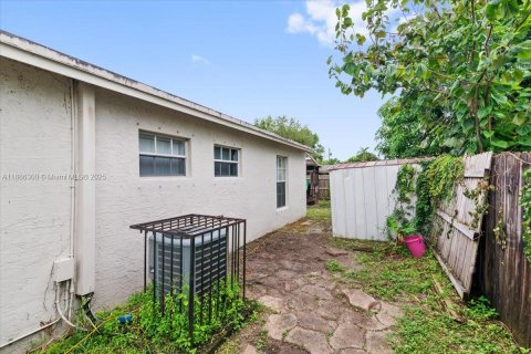 Casa en venta en Fort Lauderdale, Florida, 3 dormitorios, 90.58 m2 № 1937327 - foto 16
