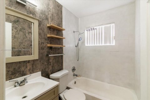 Casa en venta en Fort Lauderdale, Florida, 3 dormitorios, 90.58 m2 № 1937327 - foto 9