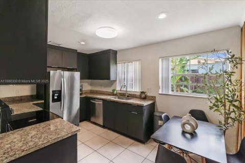 Casa en venta en Fort Lauderdale, Florida, 3 dormitorios, 90.58 m2 № 1937327 - foto 5