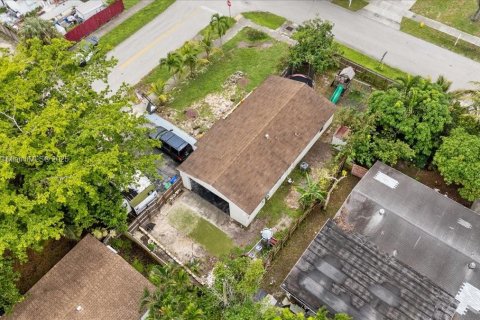 Casa en venta en Fort Lauderdale, Florida, 3 dormitorios, 90.58 m2 № 1937327 - foto 24