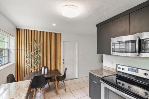 Casa en venta en Fort Lauderdale, Florida, 3 dormitorios, 90.58 m2 № 1937327 - foto 3