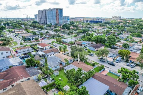 Villa ou maison à louer à Sweetwater, Floride: 3 chambres, 158.58 m2 № 1970645 - photo 13