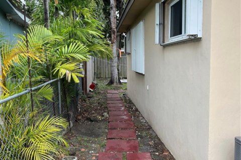 Villa ou maison à louer à Sweetwater, Floride: 3 chambres, 158.58 m2 № 1970645 - photo 10