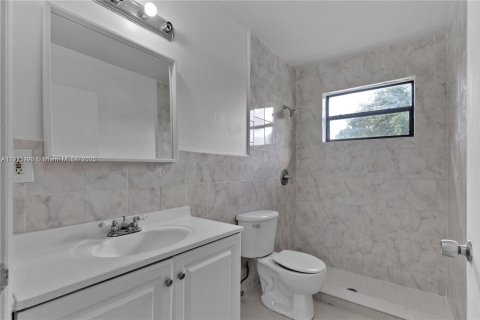 Villa ou maison à louer à Sweetwater, Floride: 3 chambres, 158.58 m2 № 1970645 - photo 7