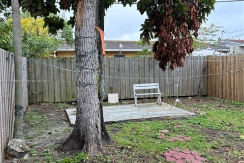 Villa ou maison à louer à Sweetwater, Floride: 3 chambres, 158.58 m2 № 1970645 - photo 11