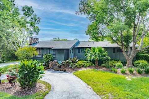 House in New Smyrna Beach, Florida 6 bedrooms, 323.95 sq.m. № 1673435 - photo 1