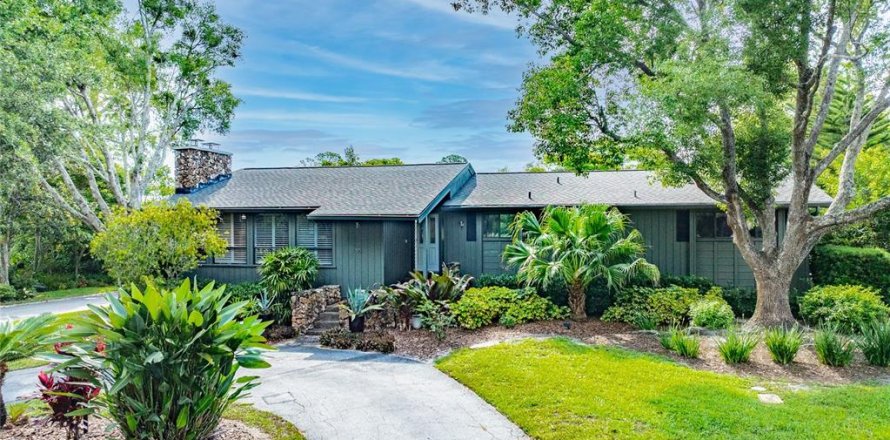 House in New Smyrna Beach, Florida 6 bedrooms, 323.95 sq.m. № 1673435