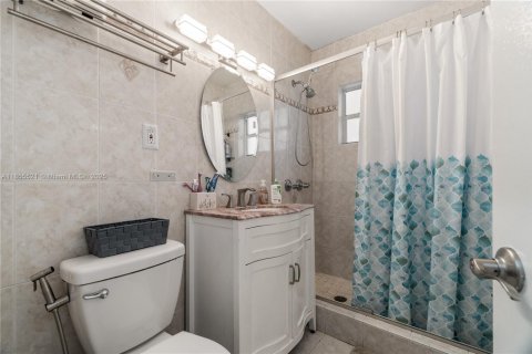 Villa ou maison à vendre à Miami, Floride: 2 chambres, 109.9 m2 № 1877866 - photo 10