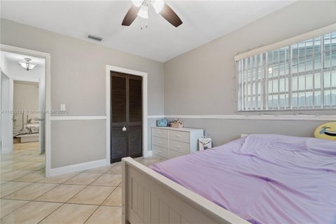 Villa ou maison à vendre à Miami, Floride: 2 chambres, 109.9 m2 № 1877866 - photo 12