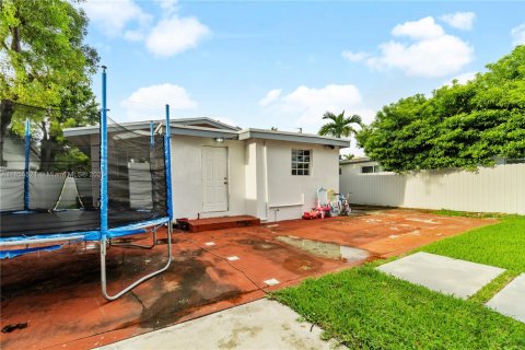 Villa ou maison à vendre à Miami, Floride: 2 chambres, 109.9 m2 № 1877866 - photo 19