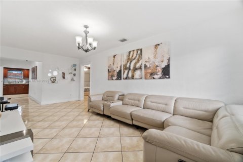 Villa ou maison à vendre à Miami, Floride: 2 chambres, 109.9 m2 № 1877866 - photo 5