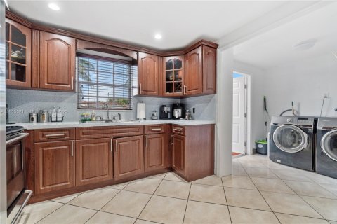 Villa ou maison à vendre à Miami, Floride: 2 chambres, 109.9 m2 № 1877866 - photo 16