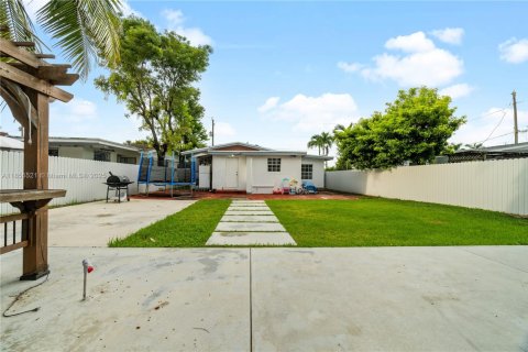 Villa ou maison à vendre à Miami, Floride: 2 chambres, 109.9 m2 № 1877866 - photo 20