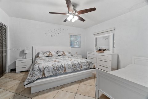 Villa ou maison à vendre à Miami, Floride: 2 chambres, 109.9 m2 № 1877866 - photo 8