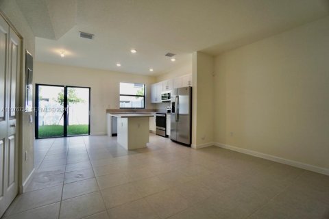 House in Hialeah, Florida 3 bedrooms, 123.93 sq.m. № 2040570 - photo 12