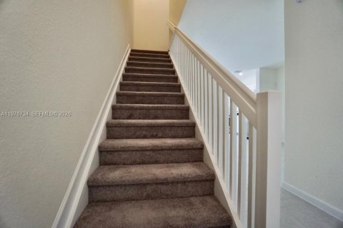 House in Hialeah, Florida 3 bedrooms, 123.93 sq.m. № 2040570 - photo 5