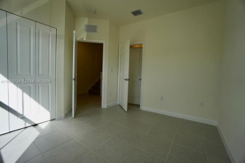 House in Hialeah, Florida 3 bedrooms, 123.93 sq.m. № 2040570 - photo 13