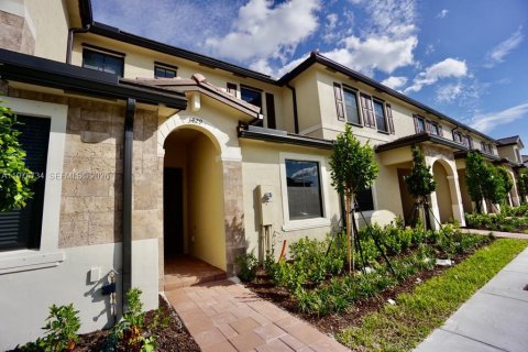 House in Hialeah, Florida 3 bedrooms, 123.93 sq.m. № 2040570 - photo 8