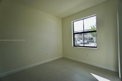 House in Hialeah, Florida 3 bedrooms, 123.93 sq.m. № 2040570 - photo 10