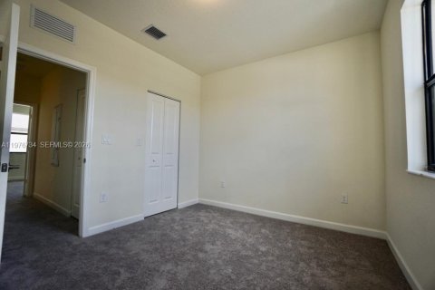 House in Hialeah, Florida 3 bedrooms, 123.93 sq.m. № 2040570 - photo 19