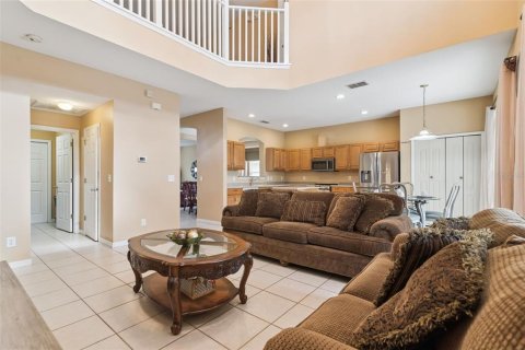 House in Davenport, Florida 6 bedrooms, 257.43 sq.m. № 2212852 - photo 30