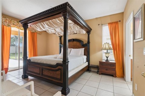 House in Davenport, Florida 6 bedrooms, 257.43 sq.m. № 2212852 - photo 10