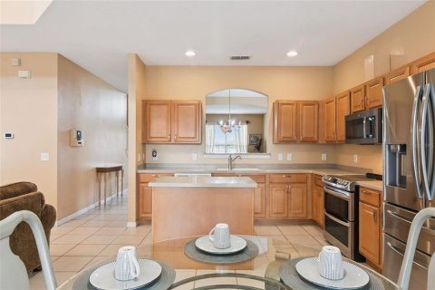 House in Davenport, Florida 6 bedrooms, 257.43 sq.m. № 2212852 - photo 5