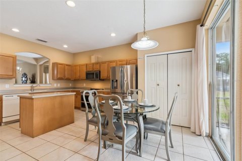 House in Davenport, Florida 6 bedrooms, 257.43 sq.m. № 2212852 - photo 21