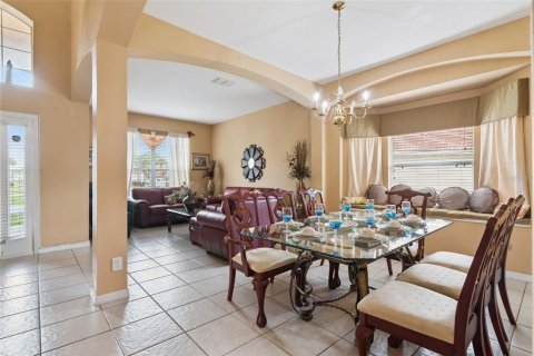 House in Davenport, Florida 6 bedrooms, 257.43 sq.m. № 2212852 - photo 24