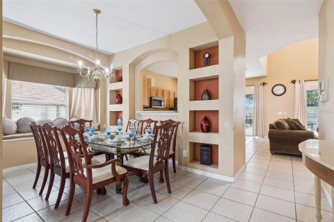 House in Davenport, Florida 6 bedrooms, 257.43 sq.m. № 2212852 - photo 23