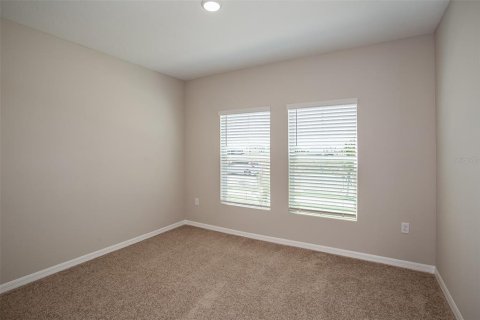 House in Zephyrhills, Florida 5 bedrooms, 268.67 sq.m. № 1791879 - photo 18