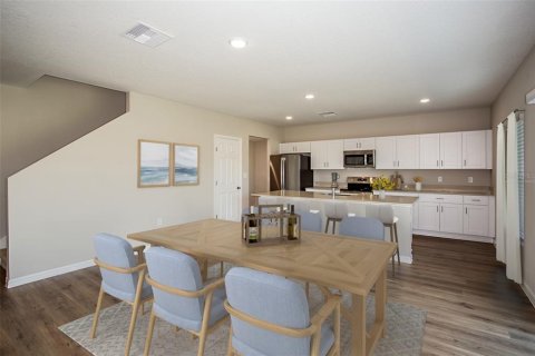 House in Zephyrhills, Florida 5 bedrooms, 268.67 sq.m. № 1791879 - photo 6