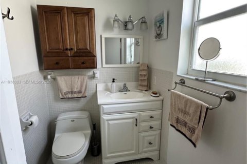 Villa ou maison à louer à Hollywood, Floride: 2 chambres, 102.01 m2 № 1996013 - photo 17