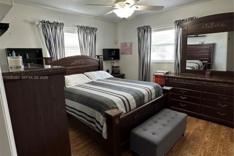 Villa ou maison à louer à Hollywood, Floride: 2 chambres, 102.01 m2 № 1996013 - photo 15