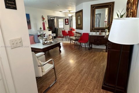 Villa ou maison à louer à Hollywood, Floride: 2 chambres, 102.01 m2 № 1996013 - photo 10