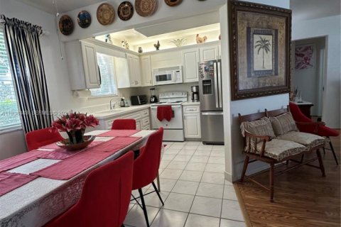 Villa ou maison à louer à Hollywood, Floride: 2 chambres, 102.01 m2 № 1996013 - photo 21