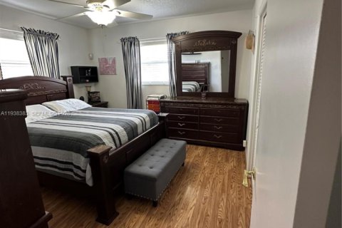 Villa ou maison à louer à Hollywood, Floride: 2 chambres, 102.01 m2 № 1996013 - photo 16