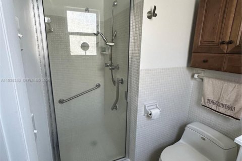 Villa ou maison à louer à Hollywood, Floride: 2 chambres, 102.01 m2 № 1996013 - photo 18