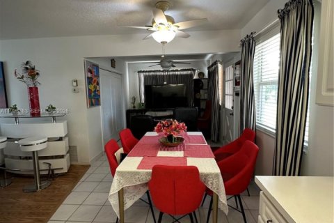 Villa ou maison à louer à Hollywood, Floride: 2 chambres, 102.01 m2 № 1996013 - photo 4