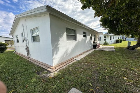 Villa ou maison à louer à Hollywood, Floride: 2 chambres, 102.01 m2 № 1996013 - photo 6