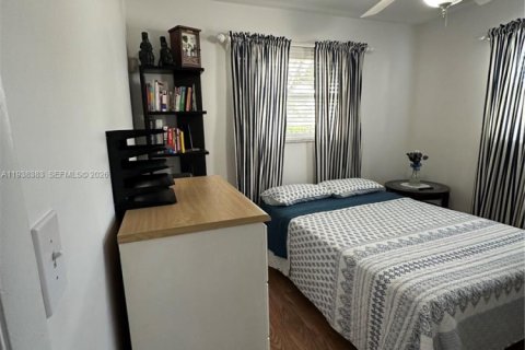 Villa ou maison à louer à Hollywood, Floride: 2 chambres, 102.01 m2 № 1996013 - photo 12