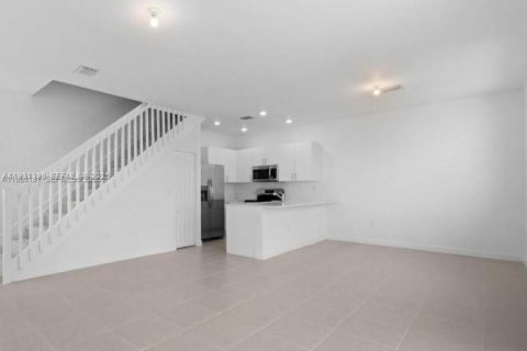 Снять в аренду таунхаус в Хомстед, Флорида 4 спальни, 166.3м2, № 2034537 - фото 9
