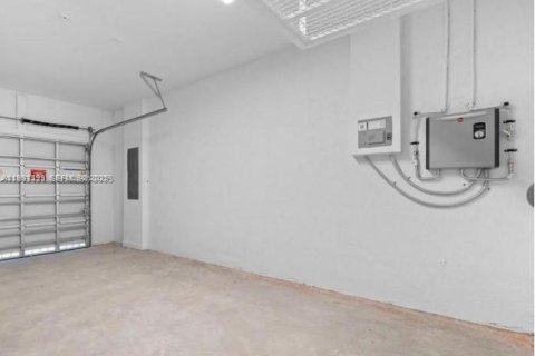 Снять в аренду таунхаус в Хомстед, Флорида 4 спальни, 166.3м2, № 2034537 - фото 17