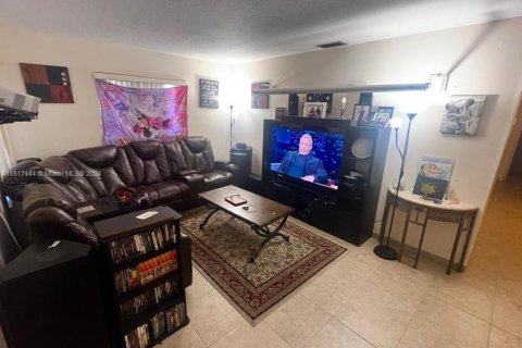 Immobilier commercial à vendre à Miami, Floride: 265.42 m2 № 2022886 - photo 10