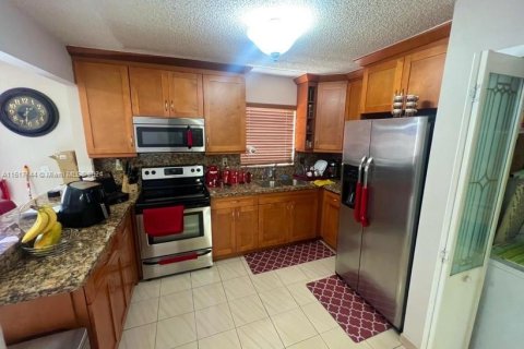 Immobilier commercial à vendre à Miami, Floride: 265.42 m2 № 2022886 - photo 4