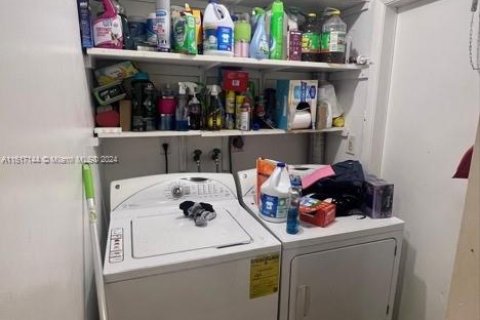 Immobilier commercial à vendre à Miami, Floride: 265.42 m2 № 2022886 - photo 13