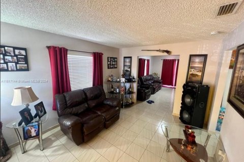 Immobilier commercial à vendre à Miami, Floride: 265.42 m2 № 2022886 - photo 9