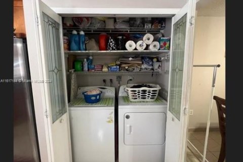 Immobilier commercial à vendre à Miami, Floride: 265.42 m2 № 2022886 - photo 6