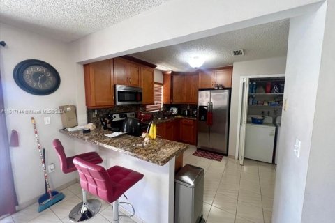 Immobilier commercial à vendre à Miami, Floride: 265.42 m2 № 2022886 - photo 5